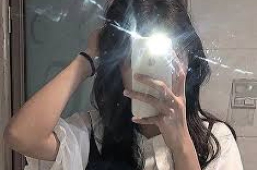 曝4瓜！湖南台女主持爱买高仿、体重反弹、怀四胎沈腾令人意外
