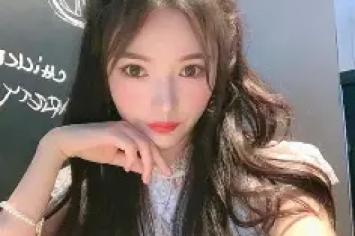 丈夫暴雷后53岁董卿再迎人生噩耗淡出央视原因早已真相大白